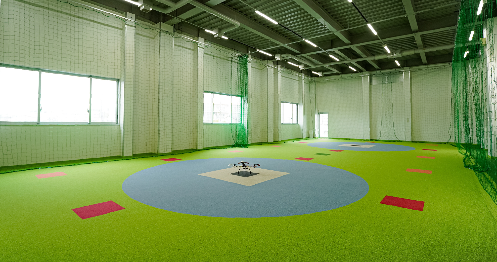 屋内飛行場