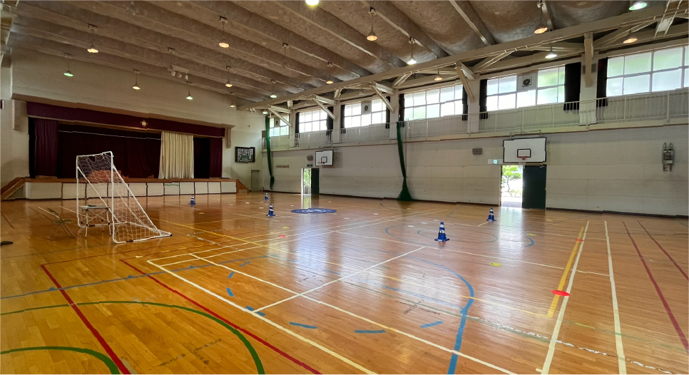 屋内飛行場（旧伏尾台小学校北校舎体育館）